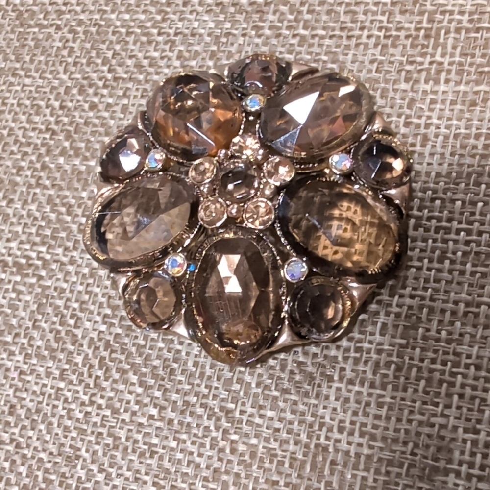 Vintage Flower Pattern Brooch - image 2